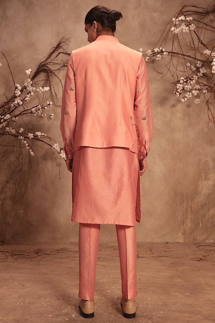 Pink Silk Chanderi Zardosi Embroidered Bundi Jacket by Niti Bothra Men at Pernia's Pop Up Shop
