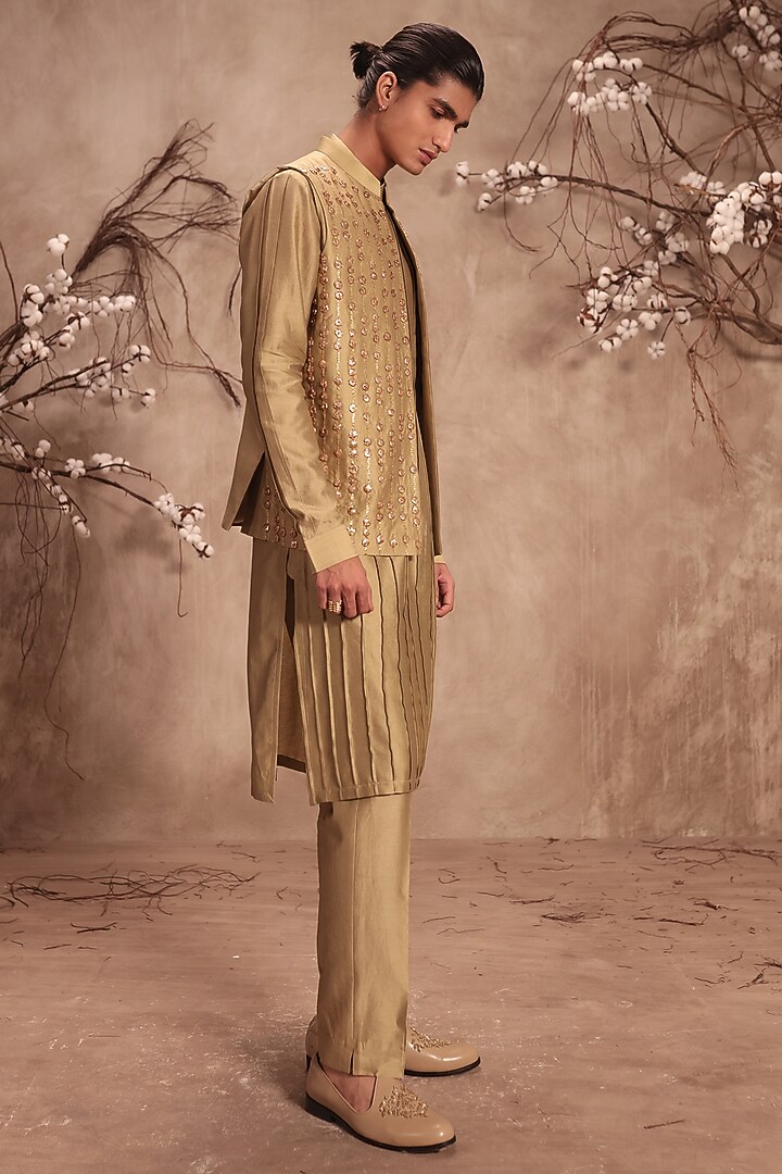 Light Green Silk Chanderi Gota Embroidered Bundi Jacket Set by Niti Bothra Men at Pernia's Pop Up Shop