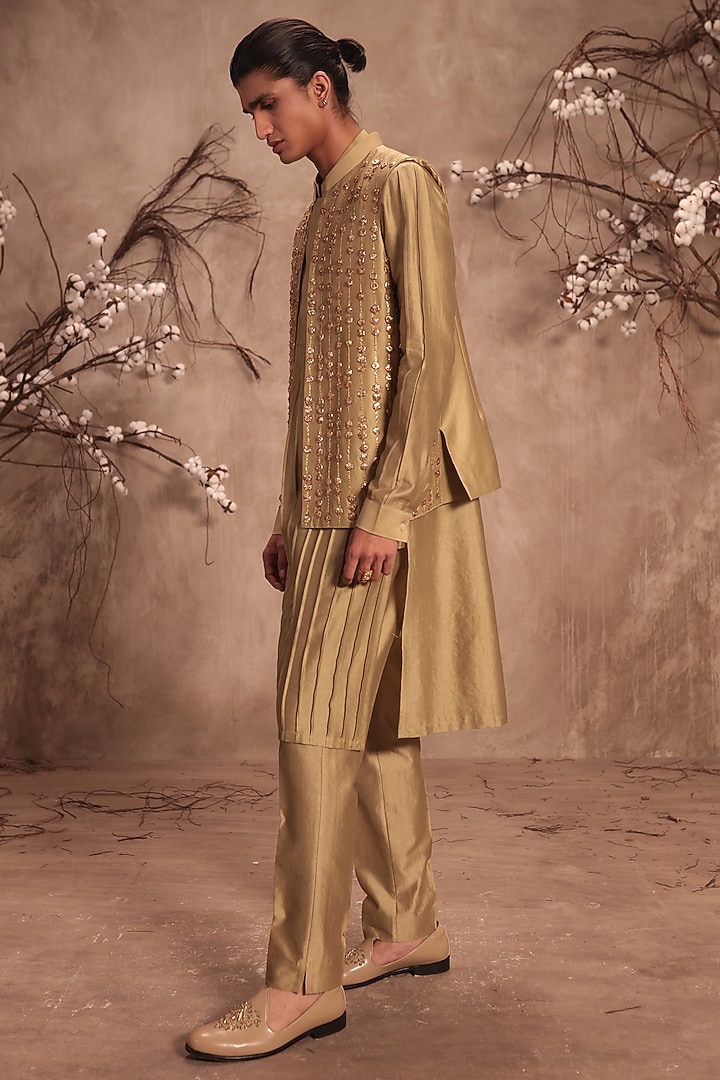 Light Green Silk Chanderi Gota Embroidered Bundi Jacket Set by Niti Bothra Men at Pernia's Pop Up Shop