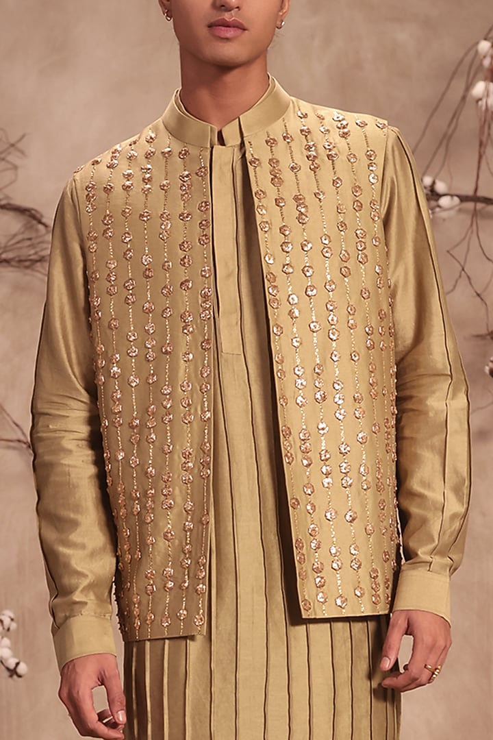 Light Green Silk Chanderi Gota Embroidered Bundi Jacket by Niti Bothra Men at Pernia's Pop Up Shop