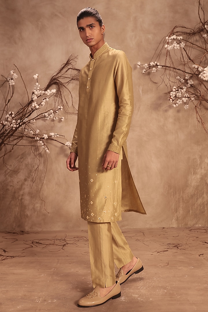Light Green Silk Chanderi Mirror Embroidered Kurta Set by Niti Bothra Men at Pernia's Pop Up Shop