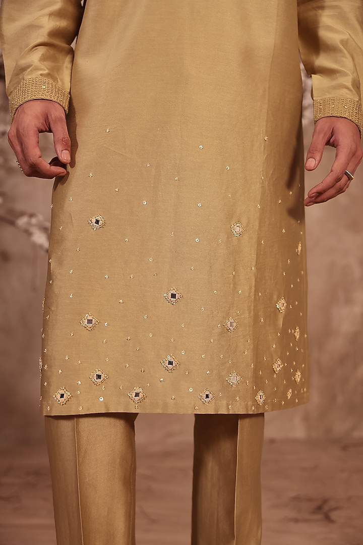 Light Green Silk Chanderi Mirror Embroidered Kurta Set by Niti Bothra Men at Pernia's Pop Up Shop