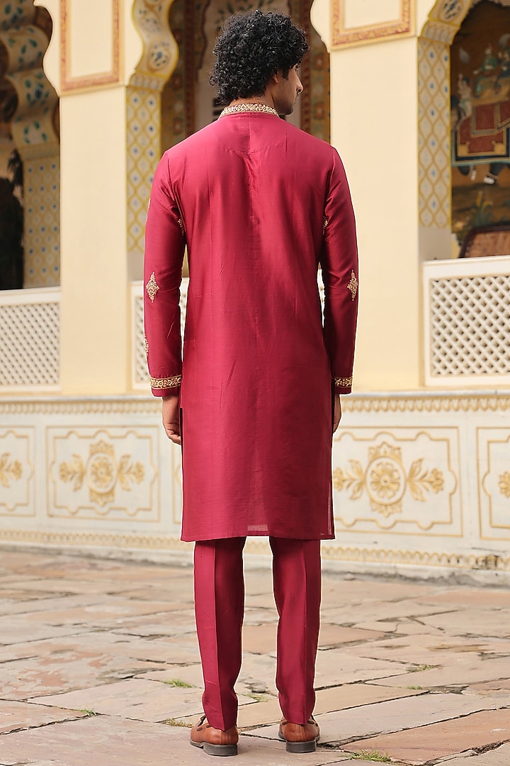 Maroon Silk Tencel Zari Embroidered Kurta Set by Niti Bothra Men at Pernia's Pop Up Shop