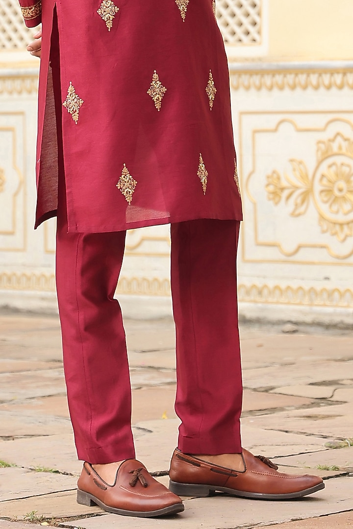 Maroon Silk Tencel Zari Embroidered Kurta Set by Niti Bothra Men at Pernia's Pop Up Shop