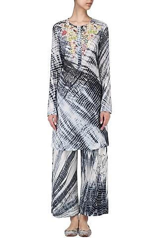 Black embroidered Shibori kurta with broad pants by Nineteen89 by Divya Bagri