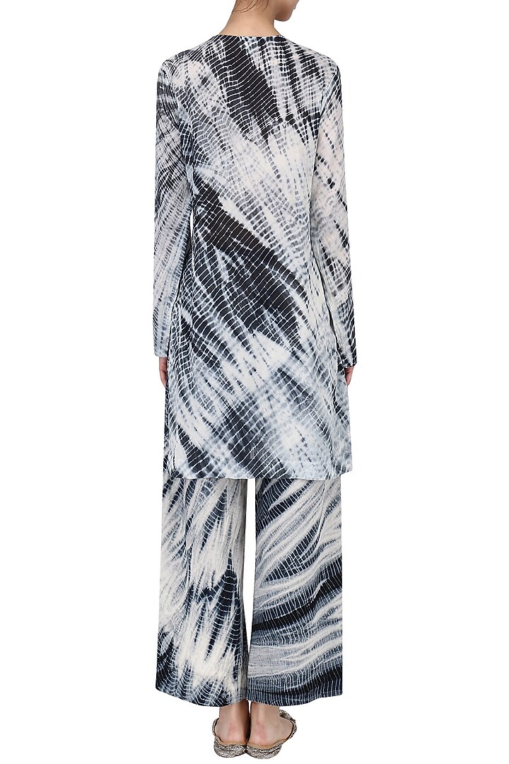 Black embroidered Shibori kurta with broad pants available only at Pernia's Pop Up Shop.