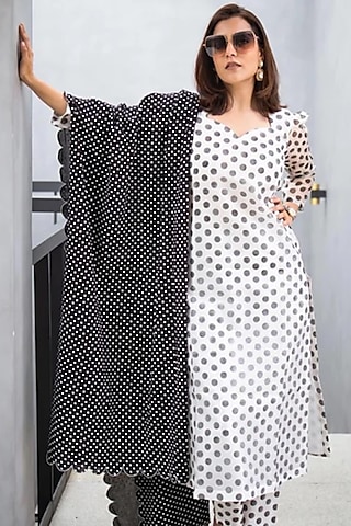 Black & White Printed Kurta Set by Label Earthen Pret