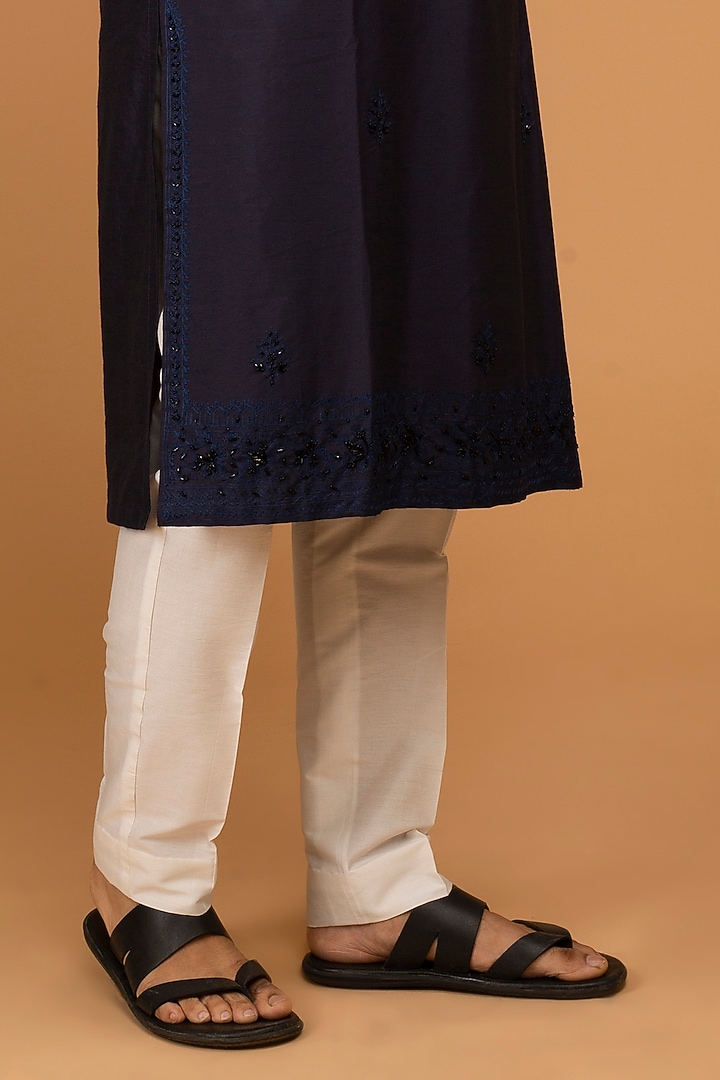 Navy Blue Cotton Silk Embroidered Kurta Set by Chatenya Mittal at Pernia's Pop Up Shop
