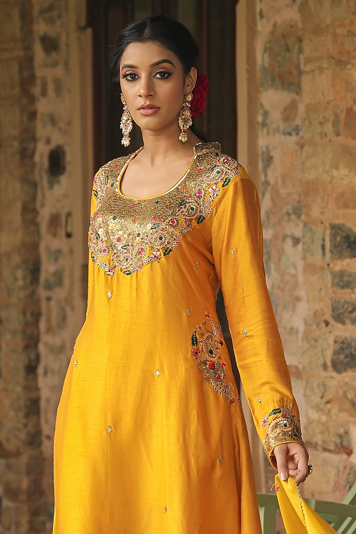 Mustard Silk Resham Embroidered Kurta Set by Niti Bothra at Pernia's Pop Up Shop
