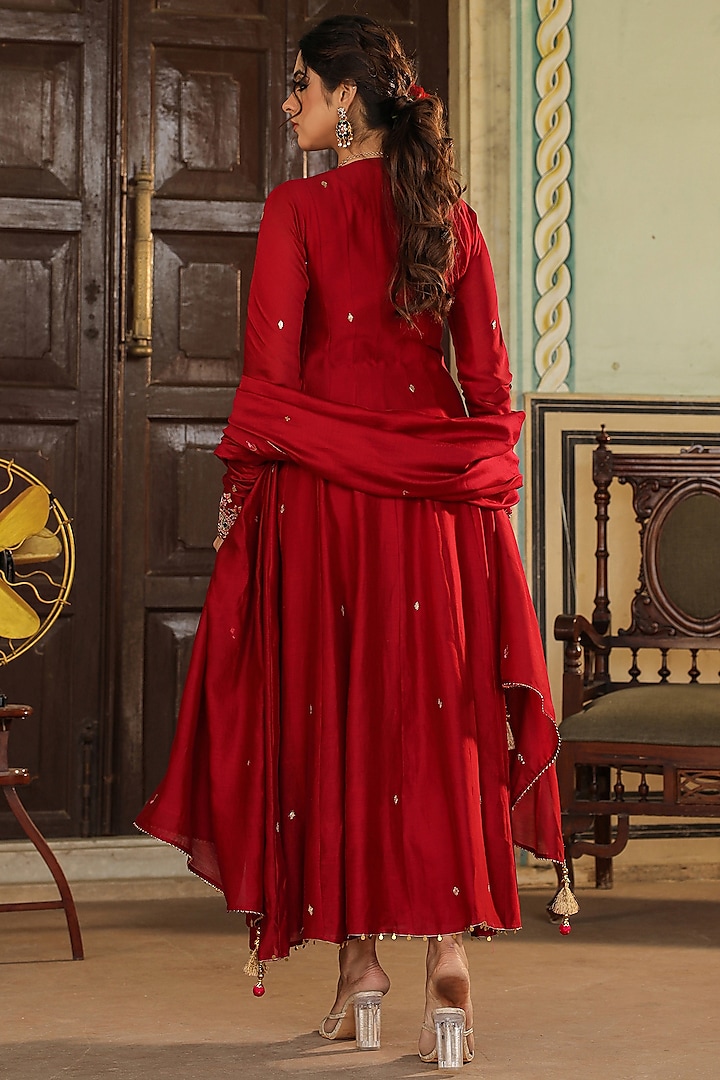 Maroon Silk Chanderi Resham Embroidered Angrakha Set by Niti Bothra at Pernia's Pop Up Shop