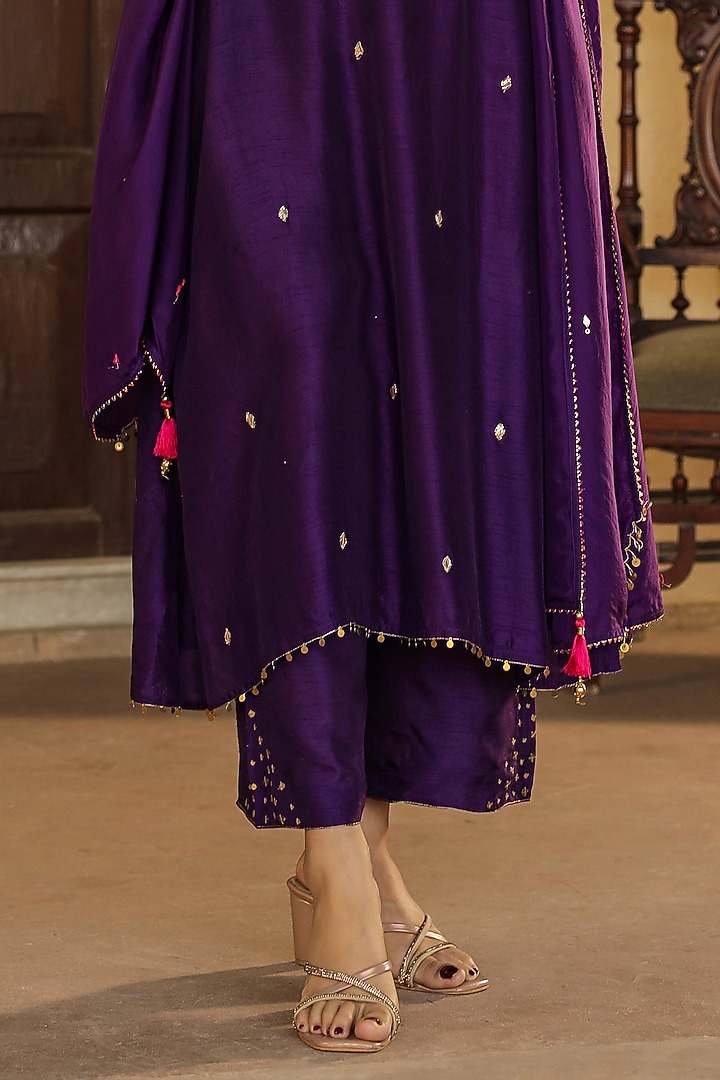 Purple Silk Resham Embroidered Kurta Set by Niti Bothra at Pernia's Pop Up Shop