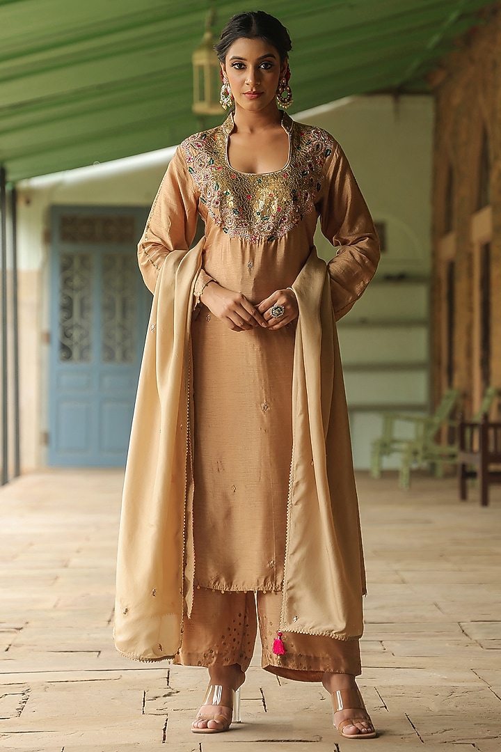 Ivory Silk Resham Embroidered Kurta Set by Niti Bothra at Pernia's Pop Up Shop