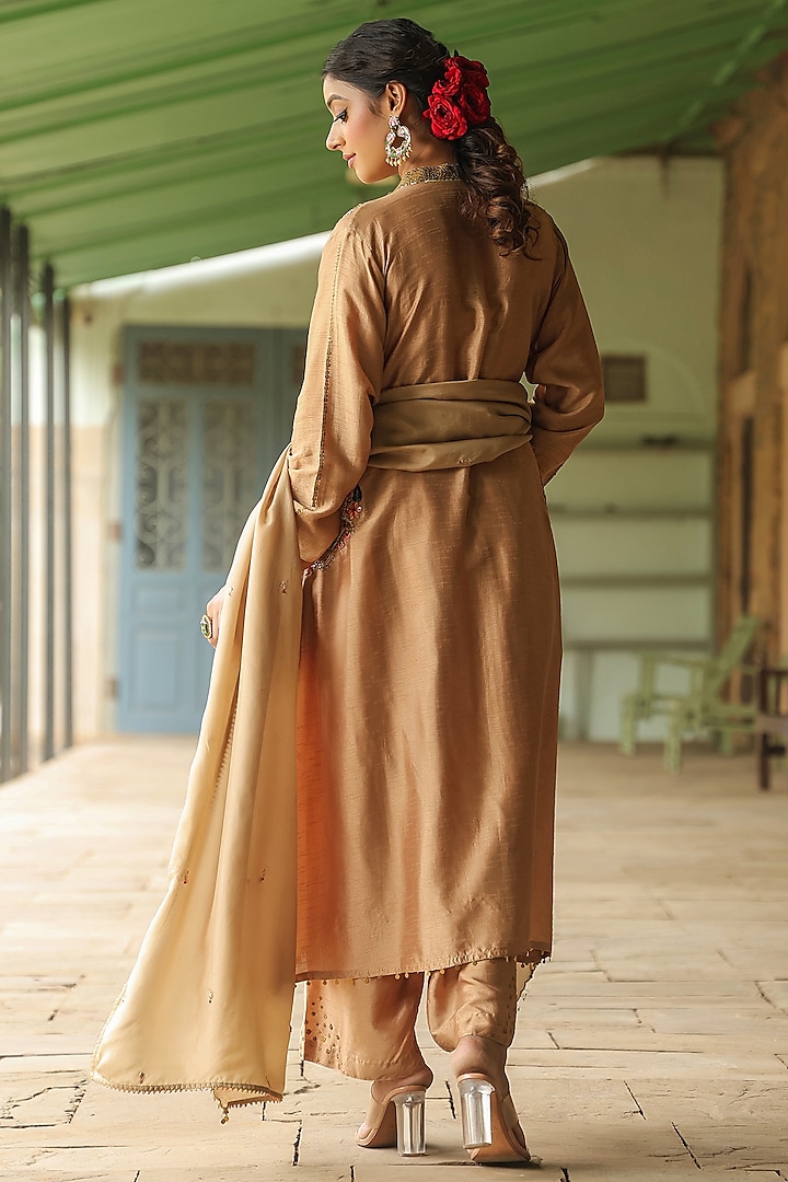 Ivory Silk Resham Embroidered Kurta Set by Niti Bothra at Pernia's Pop Up Shop