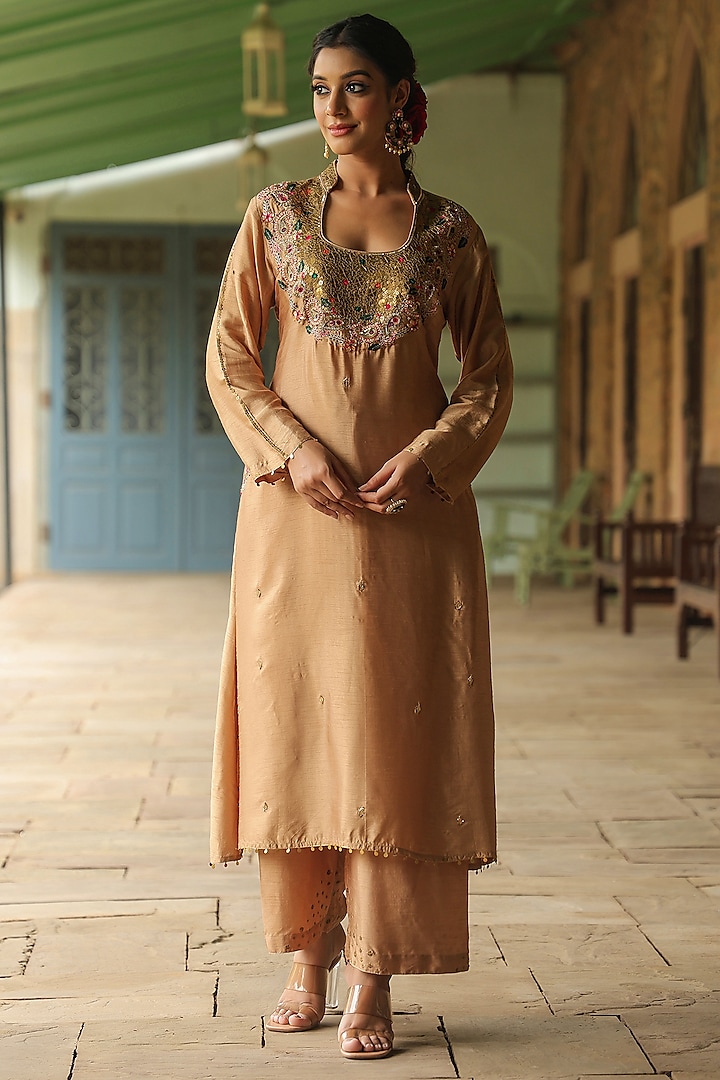 Ivory Silk Resham Embroidered Kurta Set by Niti Bothra at Pernia's Pop Up Shop