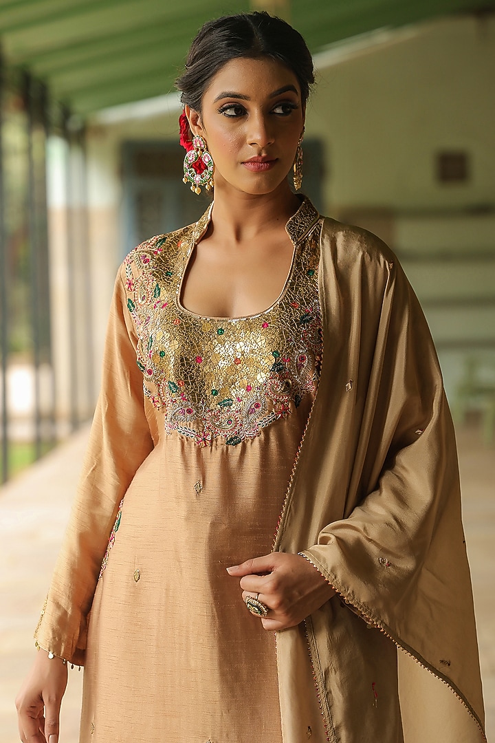 Ivory Silk Resham Embroidered Kurta Set by Niti Bothra at Pernia's Pop Up Shop