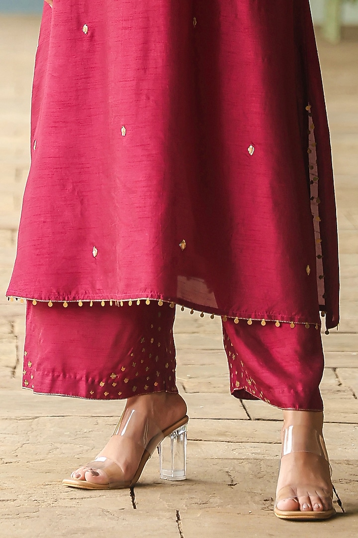 Wine Silk Resham Embroidered Kurta Set by Niti Bothra at Pernia's Pop Up Shop