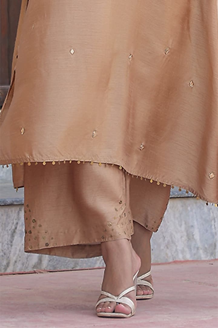 Ivory Silk Resham Embroidered Kurta Set by Niti Bothra at Pernia's Pop Up Shop
