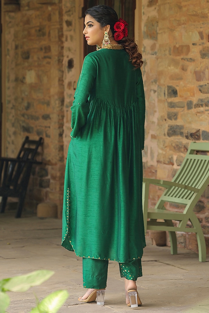 Green Silk Resham Embroidered Kurta Set by Niti Bothra at Pernia's Pop Up Shop