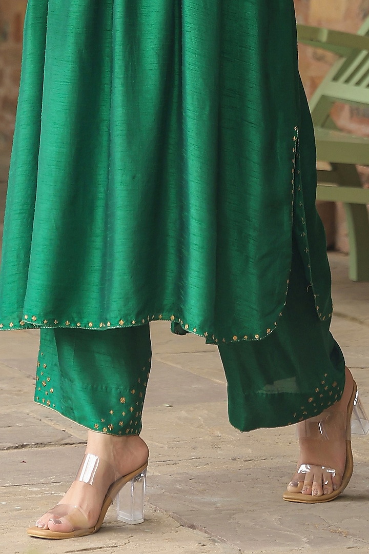 Green Silk Resham Embroidered Kurta Set by Niti Bothra at Pernia's Pop Up Shop