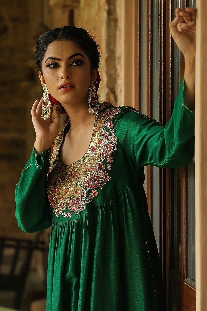 Green Silk Resham Embroidered Kurta Set by Niti Bothra at Pernia's Pop Up Shop
