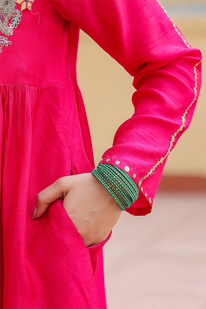 Pink Silk Resham Embroidered Kurta Set by Niti Bothra at Pernia's Pop Up Shop