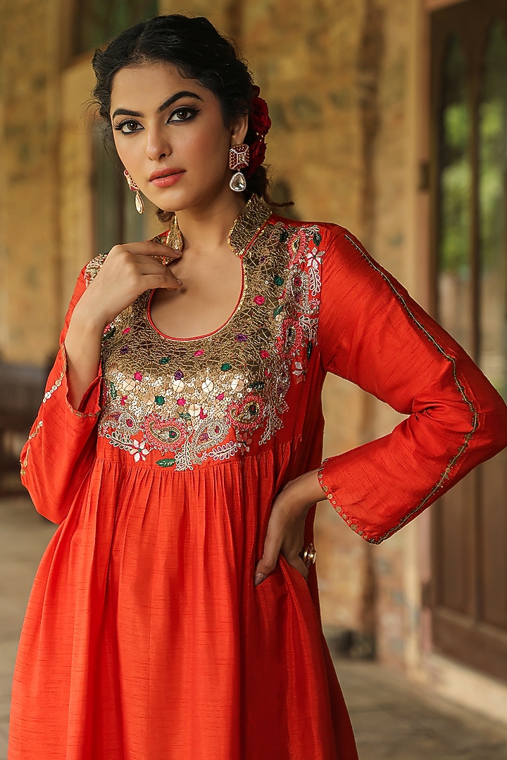 Orange Silk Resham Embroidered Kurta Set by Niti Bothra at Pernia's Pop Up Shop