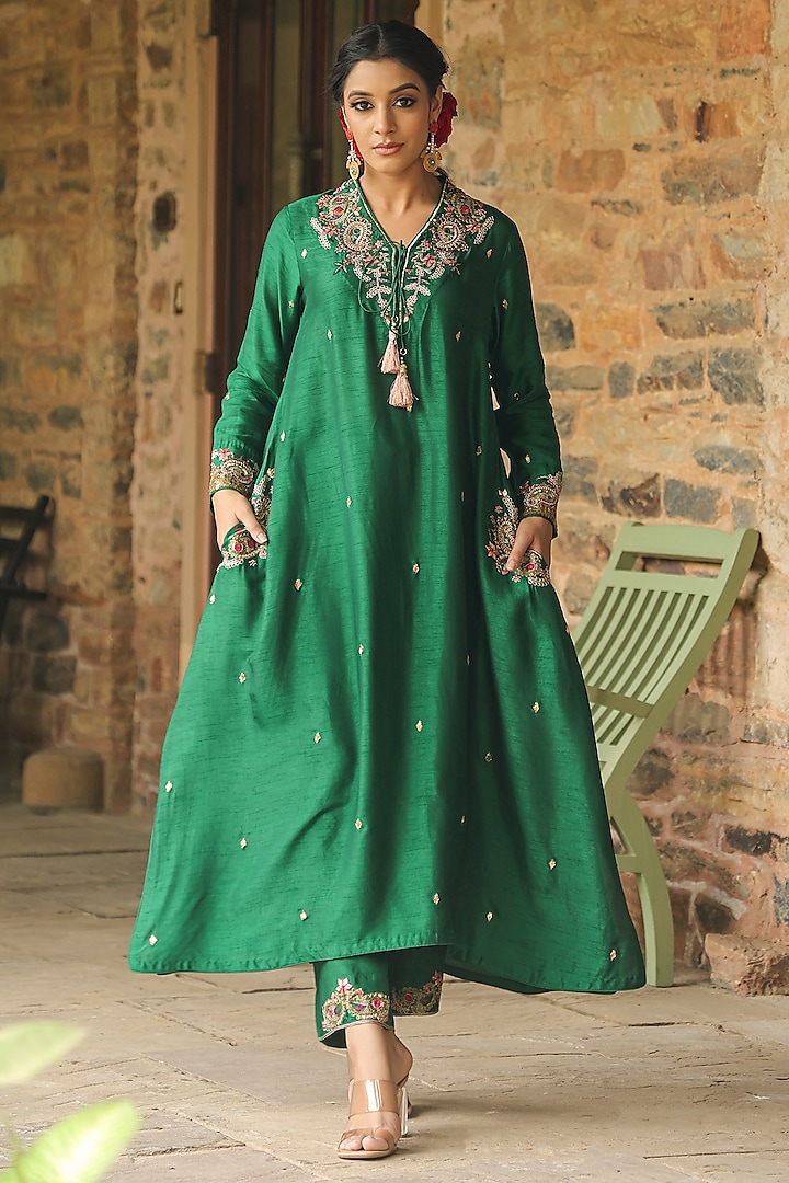 Green Silk Resham Embroidered Kurta Set by Niti Bothra at Pernia's Pop Up Shop