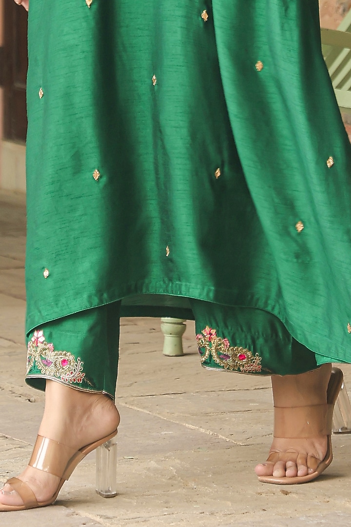 Green Silk Resham Embroidered Kurta Set by Niti Bothra at Pernia's Pop Up Shop