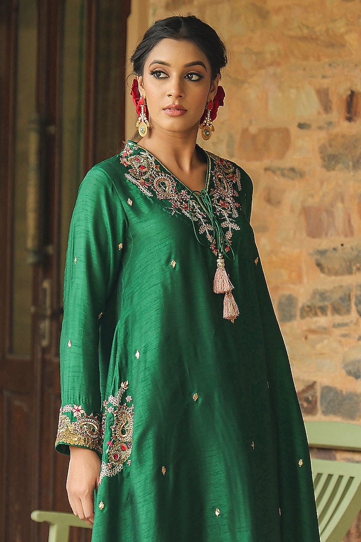 Green Silk Resham Embroidered Kurta Set by Niti Bothra at Pernia's Pop Up Shop