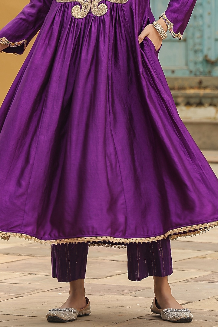 Purple Pure Banarasi Spun Silk Resham Embroidered Kurta Set by Niti Bothra at Pernia's Pop Up Shop