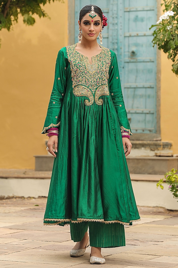 Green Pure Banarasi Spun Silk Resham Embroidered Kurta Set by Niti Bothra at Pernia's Pop Up Shop