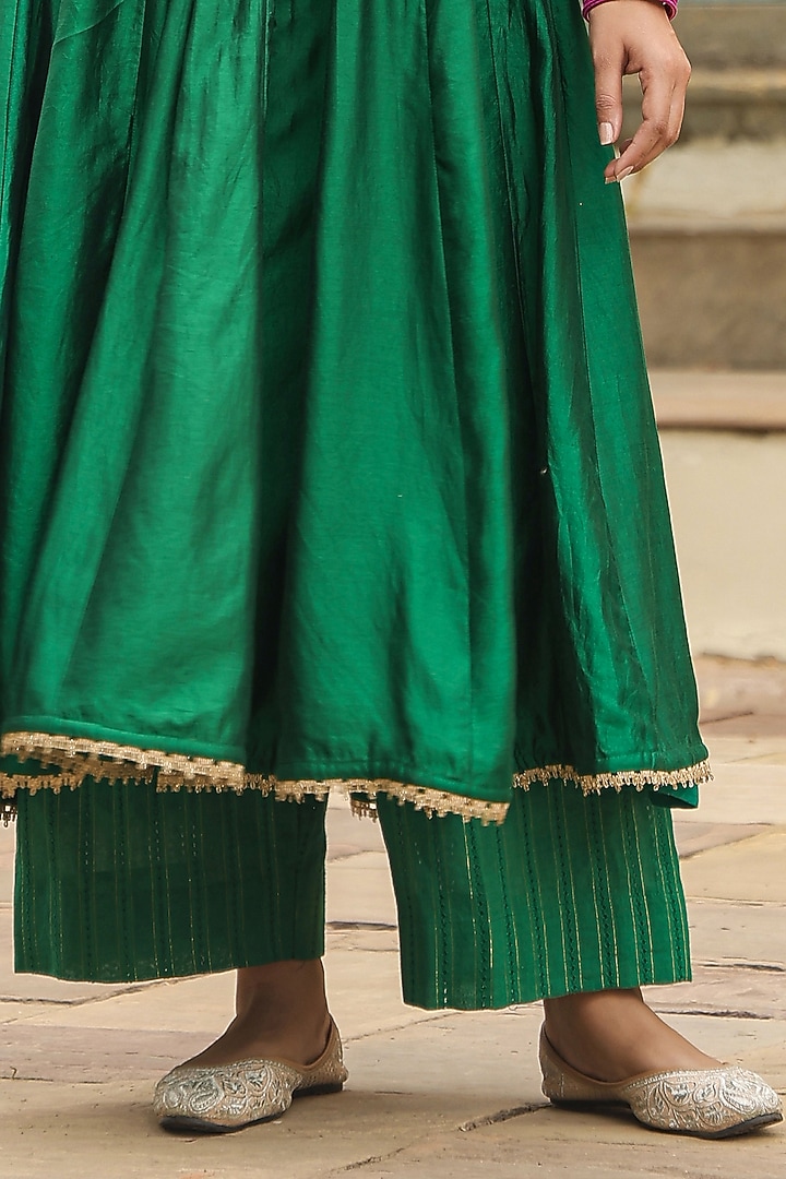 Green Pure Banarasi Spun Silk Resham Embroidered Kurta Set by Niti Bothra at Pernia's Pop Up Shop
