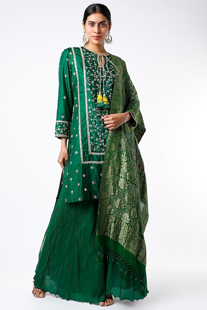 Emerald Green Bandhani Printed Kurta Set by Naina Jain