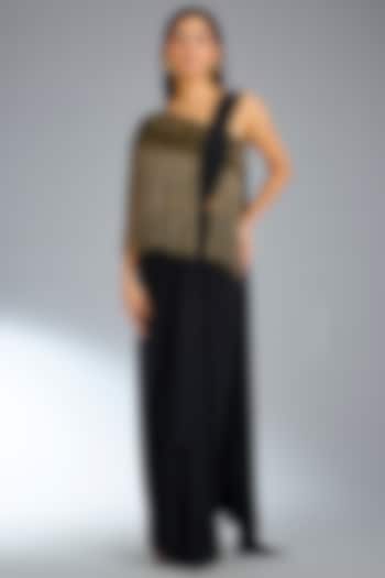 Black Jersey Floral Hand Embroidered Draped Reception Saree Set by Namrata Joshipura at Pernia's Pop Up Shop