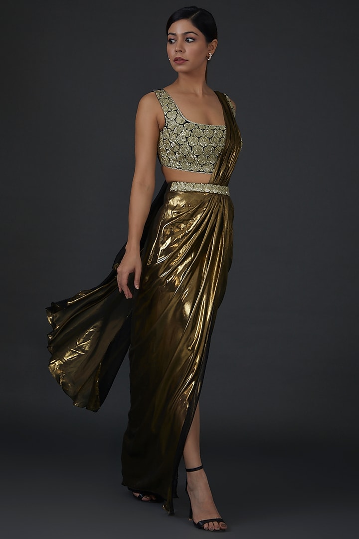 Copper Shimmer Foil Crepe Metallic Pleated Wedding Saree Set by Namrata Joshipura at Pernia's Pop Up Shop