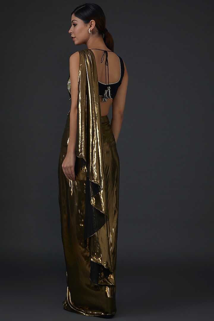Copper Shimmer Foil Crepe Metallic Pleated Wedding Saree Set by Namrata Joshipura at Pernia's Pop Up Shop