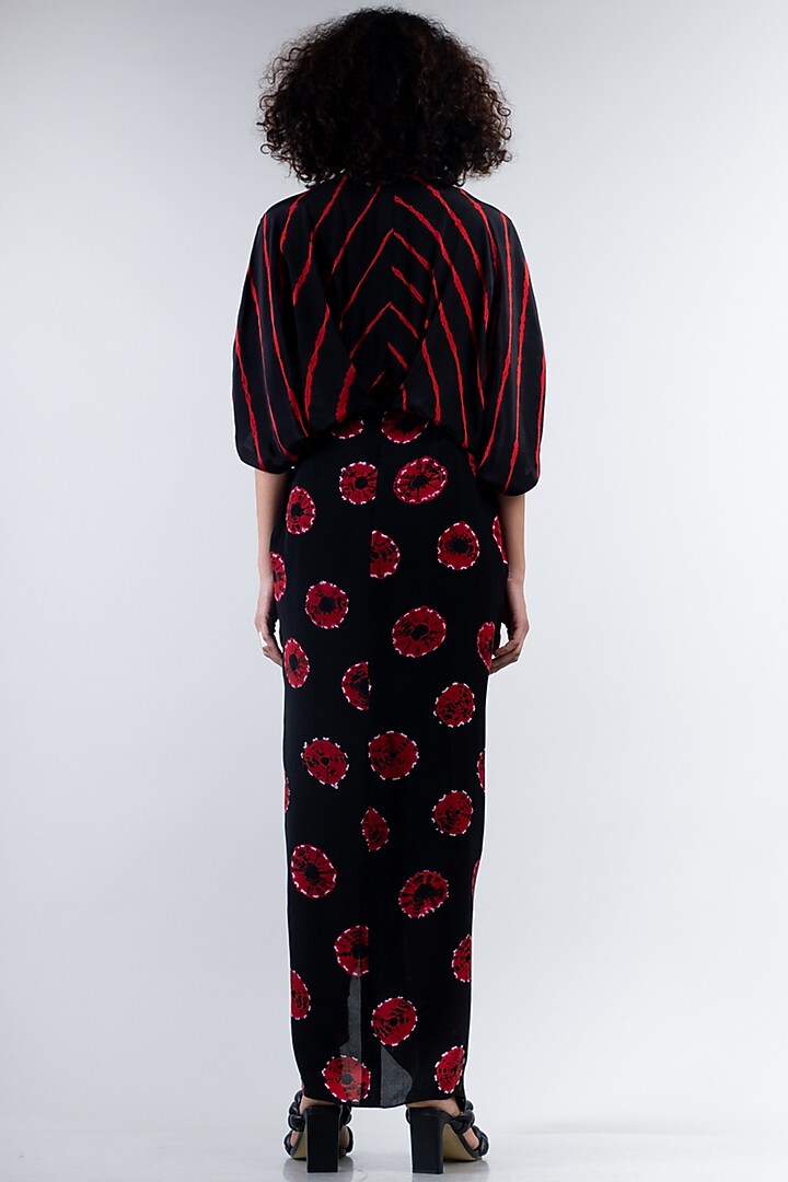 Black & Red Crepe Shibori Gathered Vacation Dress by Nupur Kanoi at Pernia's Pop Up Shop