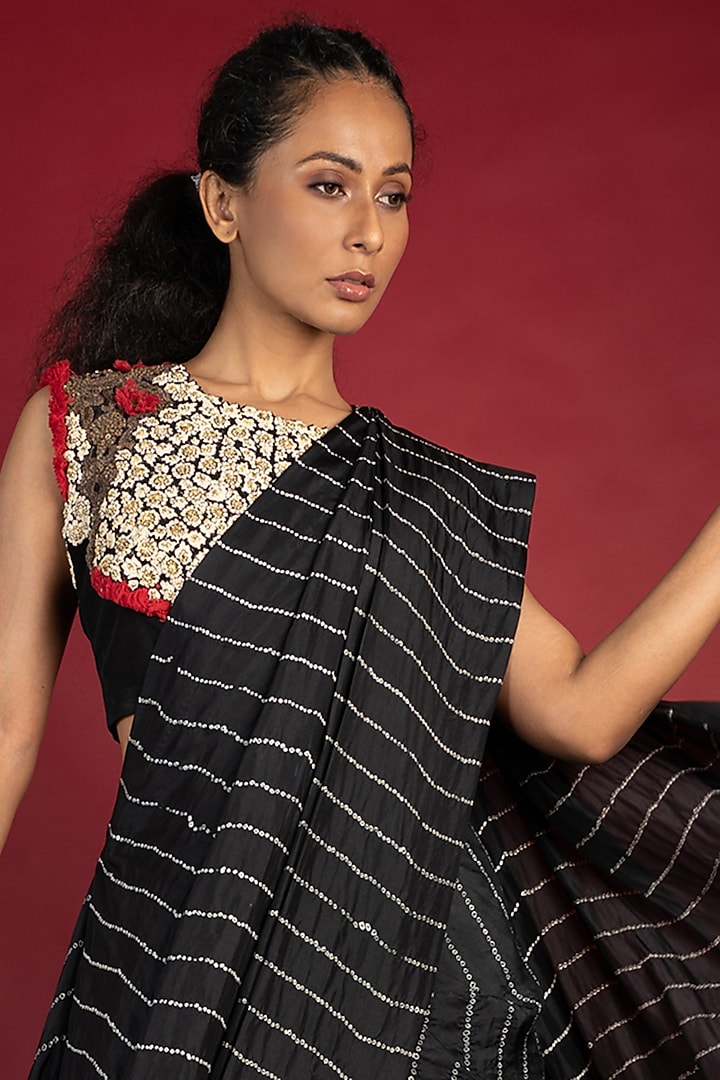 Black Bandhani Printed Cowl Wedding Saree Set by Nupur Kanoi at Pernia's Pop Up Shop