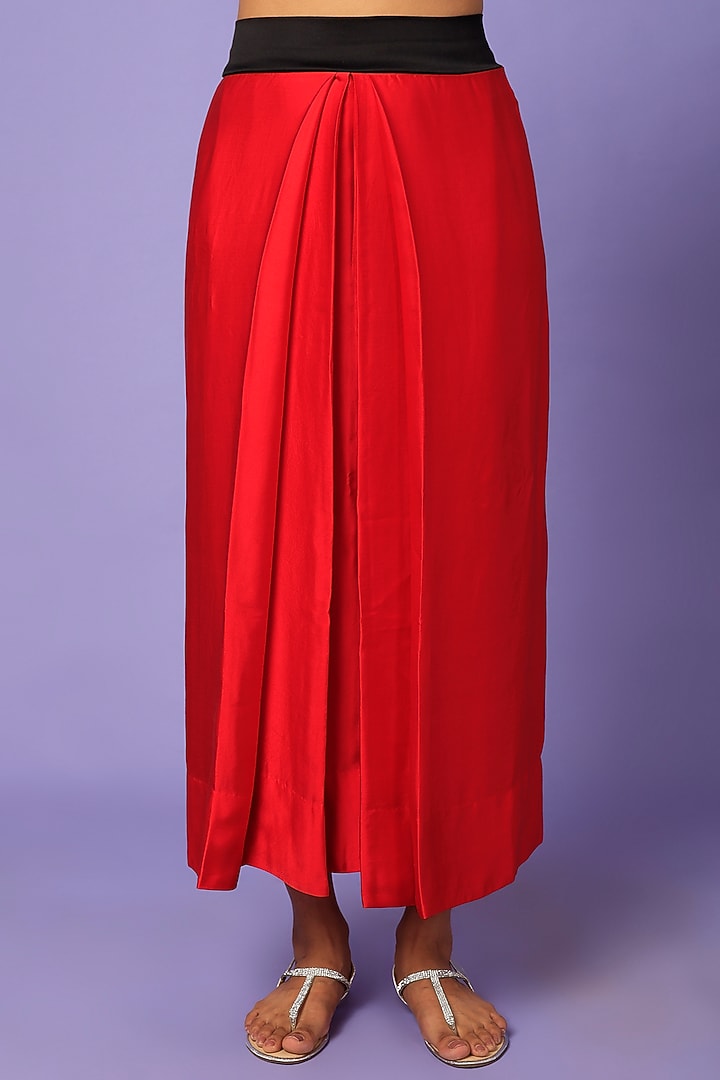 Blue Embroidered Kurta Set by Nupur Kanoi at Pernia's Pop Up Shop