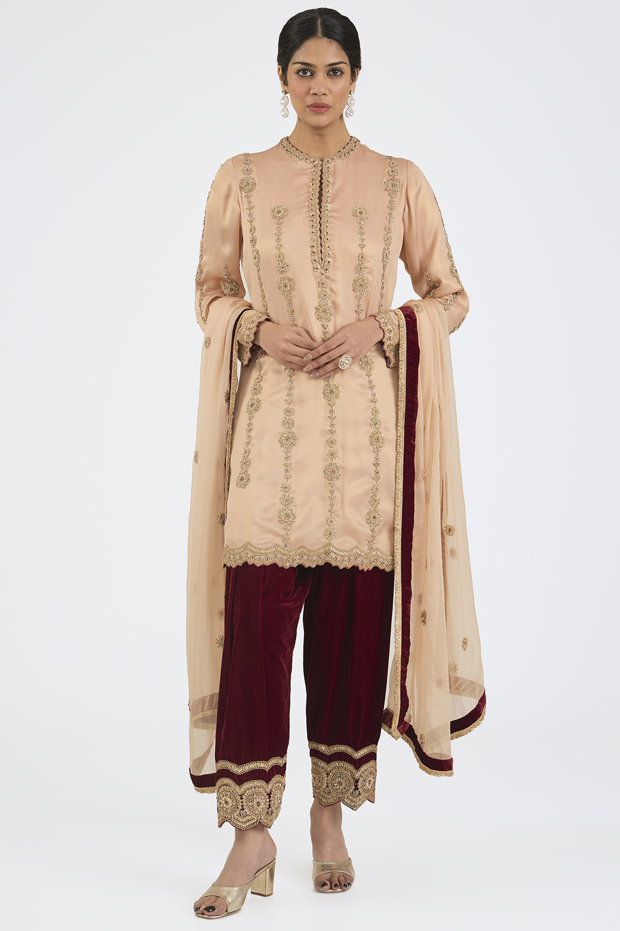 Peach Georgette Zari Embroidered Kurta Set by NITIKA GUJRAL at Pernia's Pop Up Shop
