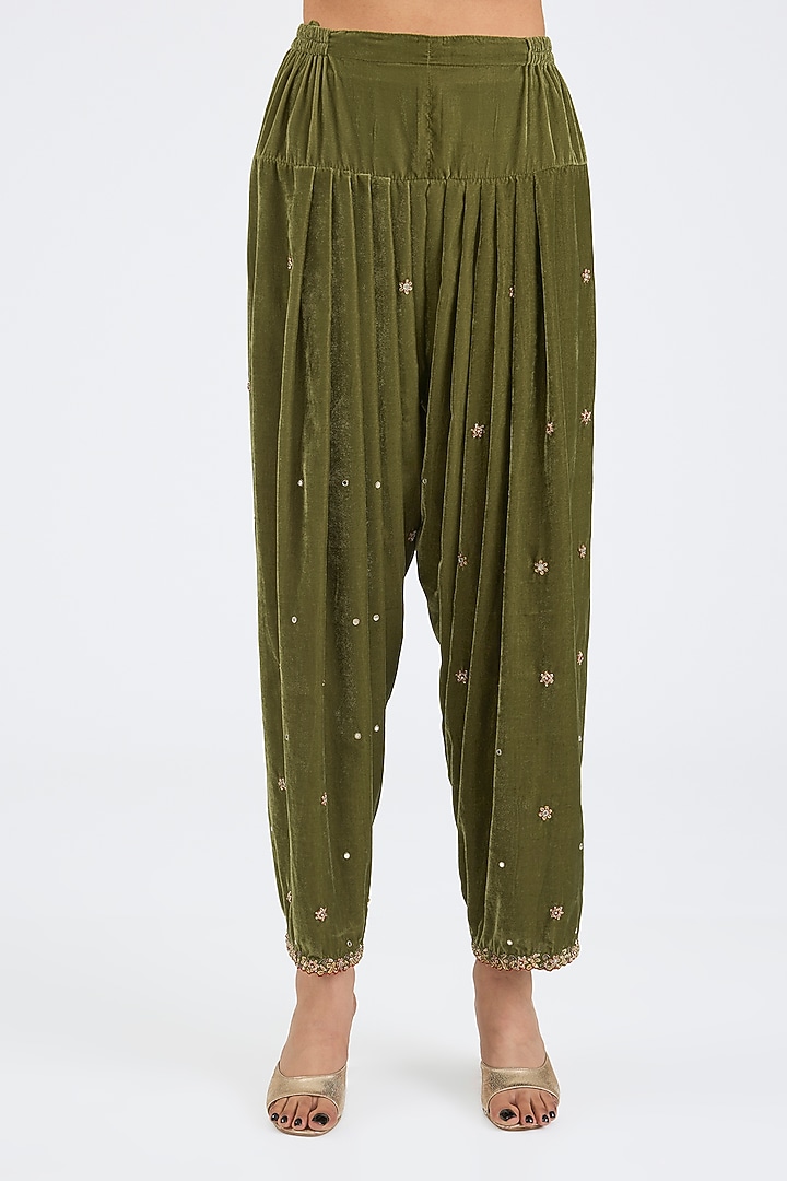 Mehendi Green Silk & Chiffon Embroidered Kurta Set by NITIKA GUJRAL at Pernia's Pop Up Shop