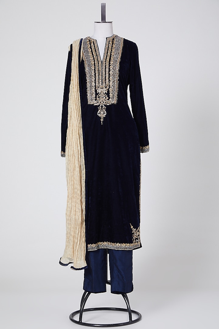 Black Polyester Velvet Zardosi Embroidered Kurta Set by NITIKA GUJRAL at Pernia's Pop Up Shop