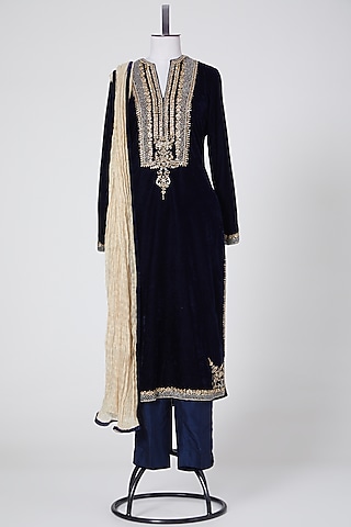 Black Polyester Velvet Zardosi Embroidered Kurta Set by NITIKA GUJRAL