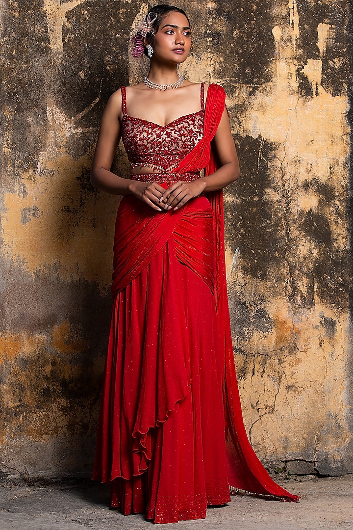 Red Georgette & Chiffon Draped Saree Set by NITIKA GUJRAL at Pernia's Pop Up Shop