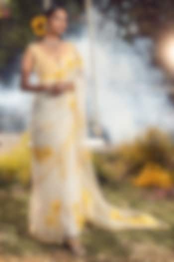 Off-White Organza Cutdana Embroidered Wedding Saree Set by NITIKA GUJRAL at Pernia's Pop Up Shop