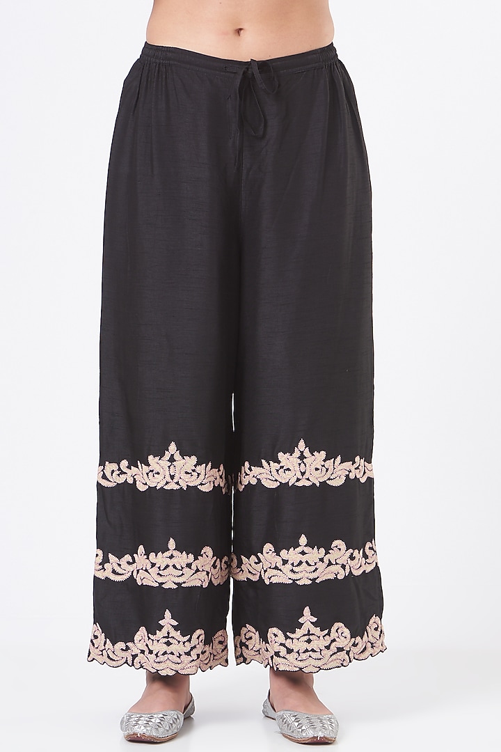 Black Georgette Applique Embroidered Kurta Set by NITIKA GUJRAL at Pernia's Pop Up Shop