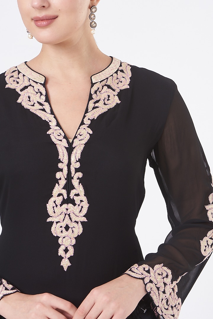 Black Georgette Applique Embroidered Kurta Set by NITIKA GUJRAL at Pernia's Pop Up Shop