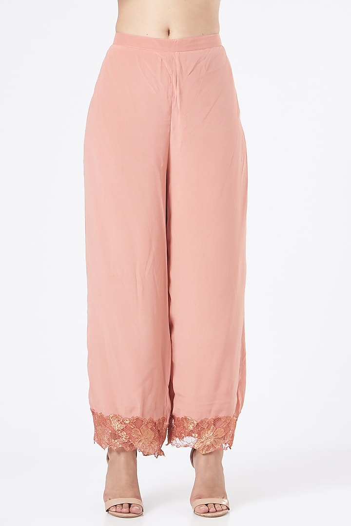 Peach Georgette Resham Embroidered Kurta Set by NITIKA GUJRAL at Pernia's Pop Up Shop