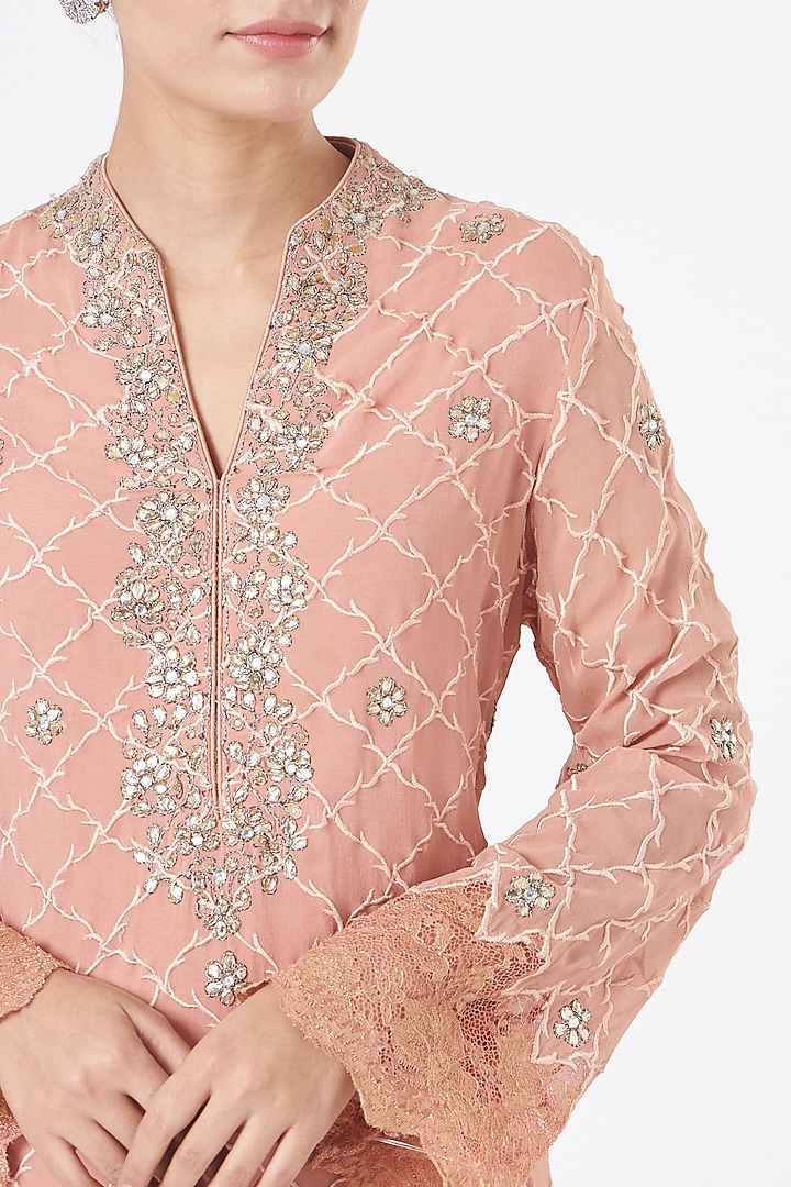 Peach Georgette Resham Embroidered Kurta Set by NITIKA GUJRAL at Pernia's Pop Up Shop