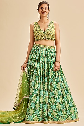 Green Chinon Bandhani Lehenga Set by NITIKA GUJRAL